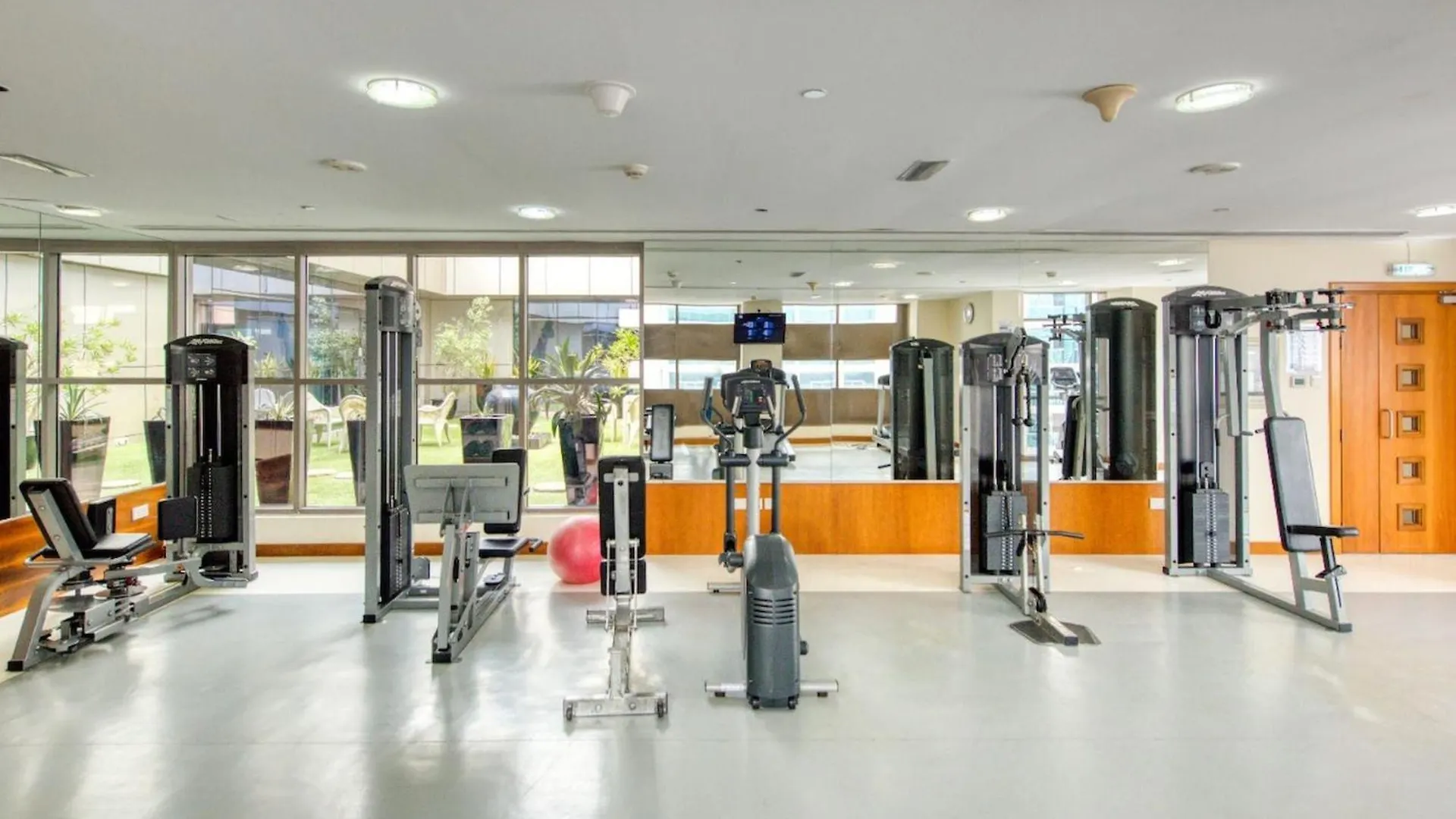 Restful Studio Apartment In Dubai Sports City 0*,